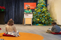 Bà Melania Trump gây tranh cãi khi bỏ khẩu trang tại Bệnh viện nhi Quốc gia