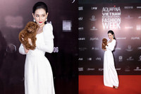 [ẢNH] Chuyện lạ mà quen: Sao Việt đua nhau đưa thú cưng lên thảm đỏ 