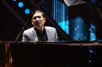 [ẢNH] Danh hài Quang Thắng ở tuổi 52: Sự nghiệp thành công, hôn nhân viên mãn bên người vợ trẻ