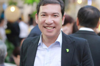 [ẢNH] Danh hài Quang Thắng ở tuổi 52: Sự nghiệp thành công, hôn nhân viên mãn bên người vợ trẻ