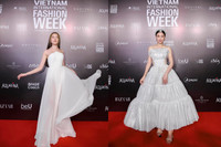 [ẢNH] Dàn mỹ nhân Việt hoá nữ thần gợi cảm: Lệ Quyên trẻ đẹp, Ngọc Trinh hở bạo