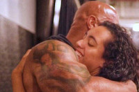 [ẢNH] The Rock: ‘Gã khổng lồ’ Hollywood và những khoảnh khắc ‘nhỏ bé’ ngỡ ngàng trước vợ con