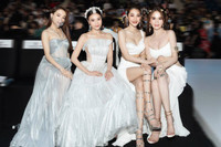 [ẢNH] Dàn mỹ nhân Việt hoá nữ thần gợi cảm: Lệ Quyên trẻ đẹp, Ngọc Trinh hở bạo