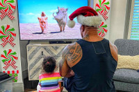 [ẢNH] The Rock: ‘Gã khổng lồ’ Hollywood và những khoảnh khắc ‘nhỏ bé’ ngỡ ngàng trước vợ con