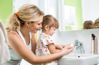 [Ảnh] Những lưu ý về sức khỏe cho trẻ nhỏ khi thời tiết thay đổi