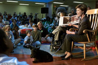 Bà Melania Trump gây tranh cãi khi bỏ khẩu trang tại Bệnh viện nhi Quốc gia