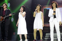 [ẢNH] Cuộc sống của ‘cặp song ca vàng’ Phương Thảo – Ngọc Lễ sau 15 năm định cư tại ‘trời Tây’