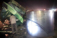 [Ảnh] Kinh hãi những ‘hung thần’ chở cuộn thép lao ào ào trên đường