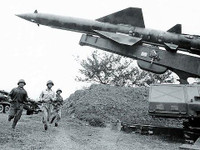 [Ảnh] ‘Pháo đài bay’ B52 phơi xác hoàn toàn khi hồ Hữu Tiệp rút cạn nước 