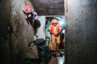 CSGT đường thuỷ Hà Nội tuần tra xuyên đêm, giúp người dân chống lũ