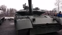 Siêu tăng T-80BVM Nga bị tên lửa Javelin của Ukraine đánh văng tháp pháo ra xa 15m