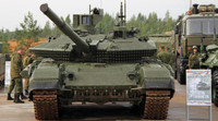 Siêu tăng T-80BVM Nga bị tên lửa Javelin của Ukraine đánh văng tháp pháo ra xa 15m