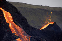 [ẢNH] Bầu trời Iceland đỏ rực khi núi lửa 6000 năm tuổi ‘tỉnh giấc’