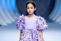 [ẢNH] Vẻ ngoài xinh xắn và diễn xuất thiên phú của bé Cami 'Hướng dương ngược nắng'