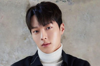 [ẢNH] Jang Ki Yong: Từ 'sát thủ máu lạnh' đến 'người tình mới' của Song Hye Kyo trên màn ảnh 