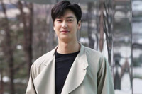 [ẢNH] 'Biểu ca' Na In Woo thay thế Ji Soo trong 'Sông đón trăng lên' là ai? 