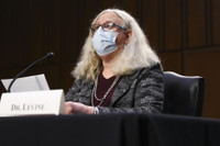 [ẢNH] Thượng viện Hoa Kỳ công nhận quan chức liên bang chuyển giới đầu tiên