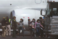 [ẢNH] Nước Mỹ đau đầu đối phó với dòng người di cư ngày càng tăng