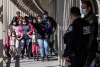 [ẢNH] Nước Mỹ đau đầu đối phó với dòng người di cư ngày càng tăng