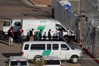 [ẢNH] Nước Mỹ đau đầu đối phó với dòng người di cư ngày càng tăng