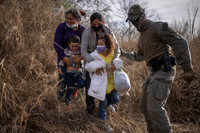 [ẢNH] Nước Mỹ đau đầu đối phó với dòng người di cư ngày càng tăng