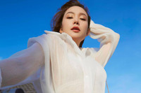 [ẢNH] Ngày 8-3 đặc biệt của sao Việt: Lệ Quyên được tặng trang sức đắt tiền, NSƯT Xuân Bắc làm ‘trai bán hoa’