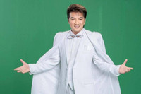 [ẢNH] Ngày 8-3 đặc biệt của sao Việt: Lệ Quyên được tặng trang sức đắt tiền, NSƯT Xuân Bắc làm ‘trai bán hoa’