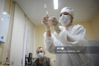 [ẢNH] Tổng thống Nga Putin tiêm vắc-xin ngừa Covid-19