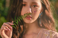 [ẢNH] Phong cách thời trang 'tắc kè hoa' của 'công chúa kẹo ngọt' Amee 