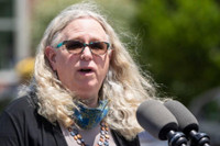 [ẢNH] Thượng viện Hoa Kỳ công nhận quan chức liên bang chuyển giới đầu tiên