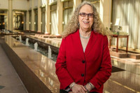 [ẢNH] Thượng viện Hoa Kỳ công nhận quan chức liên bang chuyển giới đầu tiên