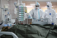 [ẢNH] Tổng thống Nga Putin tiêm vắc-xin ngừa Covid-19