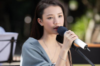 [ẢNH] Phong cách thời trang 'tắc kè hoa' của 'công chúa kẹo ngọt' Amee 