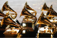 [ẢNH] Cận cảnh những bộ trang phục từ đẹp mắt đến 'độc dị' tại thảm đỏ Grammy 2021