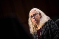 [ẢNH] Thượng viện Hoa Kỳ công nhận quan chức liên bang chuyển giới đầu tiên