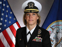 [ẢNH] Nữ hạm trưởng hàng không mẫu hạm hạt nhân đầu tiên của Mỹ