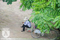 [ẢNH] Người lao động nhọc nhằn mưu sinh dưới thời tiết oi nóng của Hà Nội