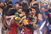 [ẢNH] Hậu 'Miss Universe 2020': Những khoảnh khắc đặc biệt sau đêm chung kết và chuyện ngoài lề gây 'sốt'