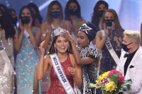 [ẢNH] Hậu 'Miss Universe 2020': Những khoảnh khắc đặc biệt sau đêm chung kết và chuyện ngoài lề gây 'sốt'