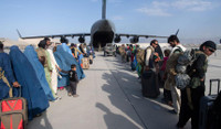 [ẢNH] Mỹ không kích, Taliban liền đổi giọng cho phép người dân được tự do di tản