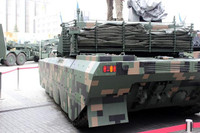 [ẢNH] Siêu tăng PT-16 với giáp siêu dày đủ sức sống sót trước phát bắn của T-14 Armata?