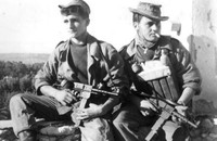 [ẢNH] Việt Nam biến tiểu liên MAT-49 Pháp trở thành 