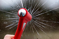 [ẢNH] Những cách thoát hiểm nhanh và an toàn cho người ngồi trong ô tô khi xe bị cháy