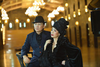 [ẢNH] NSƯT Trịnh Kim Chi trẻ đẹp bất ngờ trong bộ ảnh kỉ niệm 20 năm ngày cưới