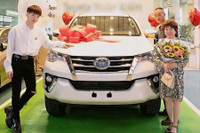 [ẢNH] So bì khối tài sản của gia đình “Hoa râm bụt”: Hòa Minzy, Đức Phúc, Erik 