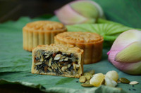 [ẢNH] ‘Bật mí’ bí quyết giúp ăn bánh Trung thu không lo béo