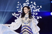 [ẢNH] Cuộc sống đổi thay của ‘chân dài’ Hề Mộng Dao sau một năm làm con dâu tỷ phú