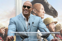 [ẢNH] The Rock: Từ cậu bé cao 1,9m bị xa lánh đến ngôi sao tỷ đô của Hollywood