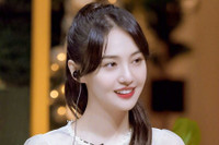 [ẢNH] Nhan sắc của những mỹ nhân Cbiz gắn liền với biệt danh 'bình hoa di động'