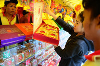 [ẢNH] Bật mí cách chọn bánh trung thu đảm bảo an toàn thực phẩm trong mùa dịch